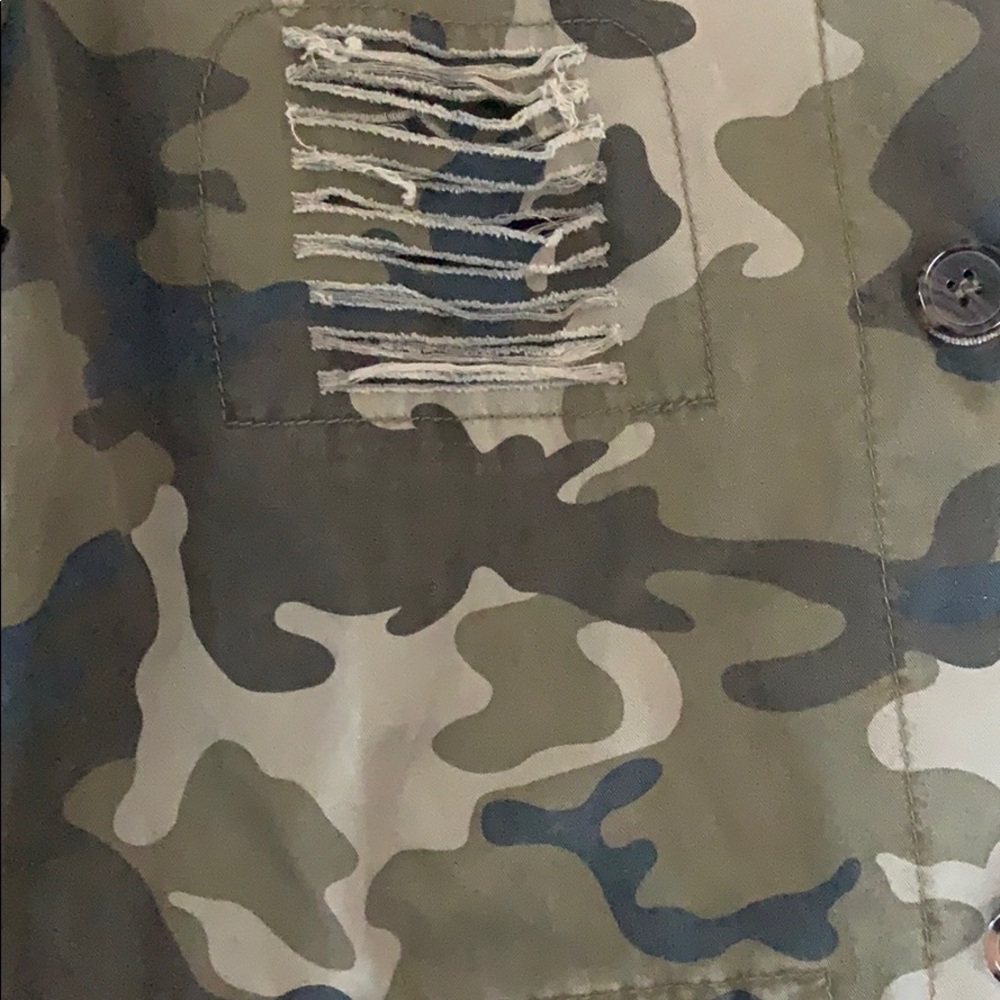 Camp Jacket - Picture 3 of 4